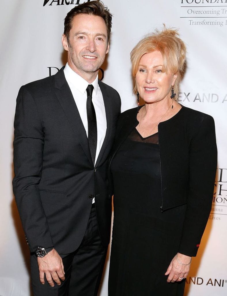 This image has an empty alt attribute; its file name is Hugh-Jackman-Deborra-Lee-Furness.jpg